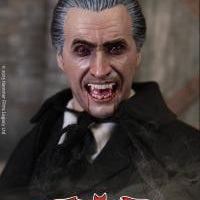 Infinite Statue Christopher Lee as Dracula Deluxe Sixth Scale Figure