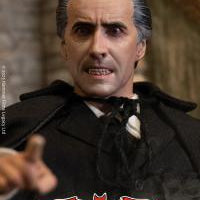 Infinite Statue Christopher Lee as Dracula Deluxe Sixth Scale Figure