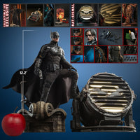 Hot Toys Batman and Bat-Signal Collectible Set