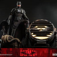 Hot Toys Batman and Bat-Signal Collectible Set