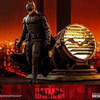 Hot Toys Batman and Bat-Signal Collectible Set