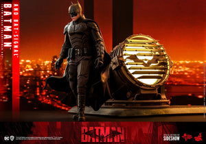 Hot Toys Batman and Bat-Signal Collectible Set