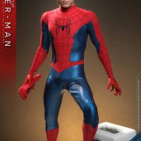 Hot Toys Spider-Man (New Red and Blue Suit) Deluxe Version Sixth Scale